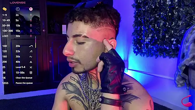 JuanCamiilo_66 live cam on StripChat