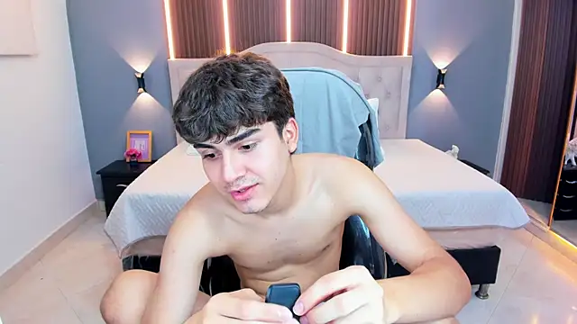 Tommy18__ live cam on StripChat