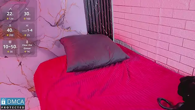 MaeveKuro webcam