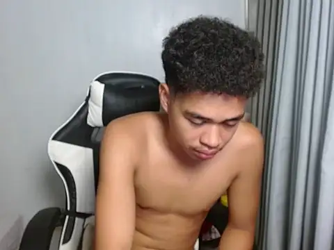 curlyasian_njxx live cam on StripChat
