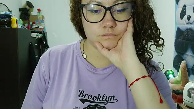 curly_greeneyed webcam