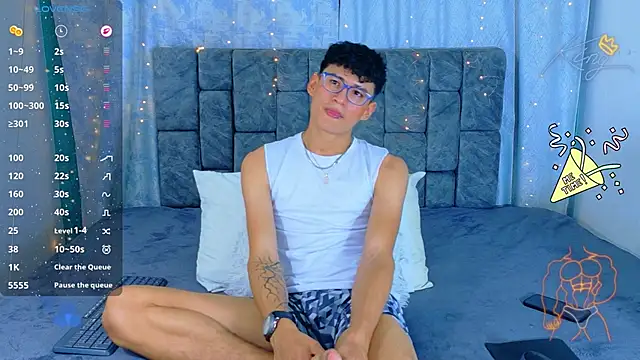 NicolasTorrez live cam on StripChat