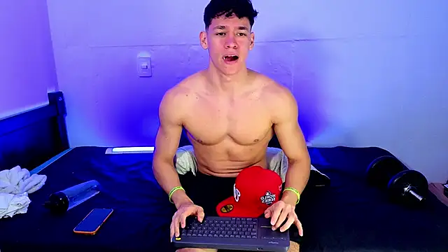 Luke_Muscle webcam