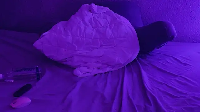 _MelinaCurves_ webcam