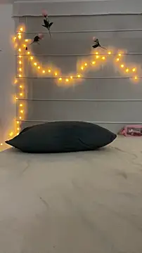 Sarabubbie live sex cam