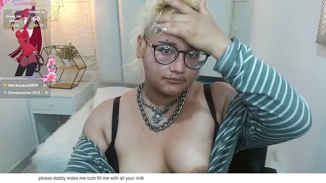 Echypyon_ live cam on StripChat