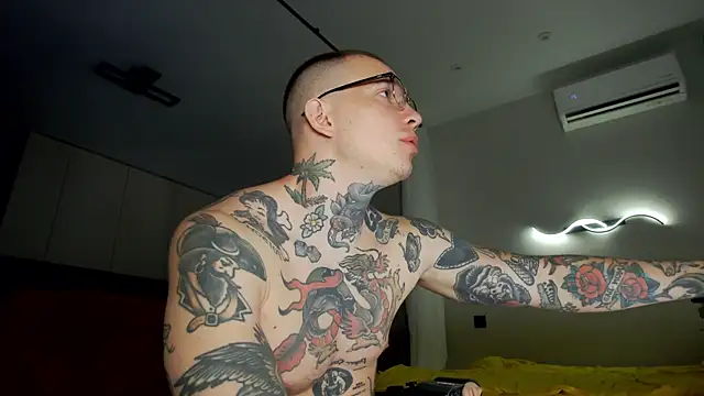 Tommy_cat's live cam