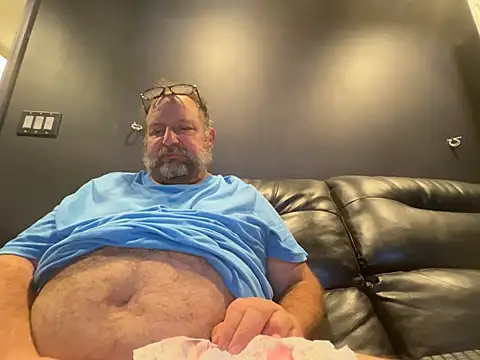 13B_MasterGunner live cam on StripChat