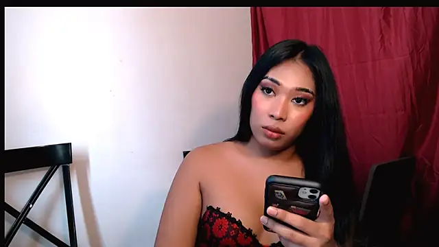hugecock_tamira webcam