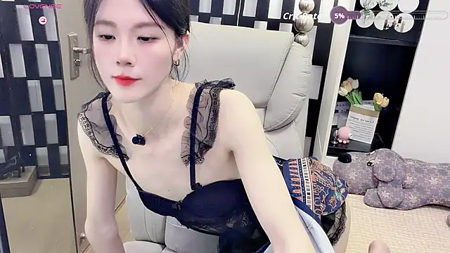 Yueyue-MM live cam on StripChat