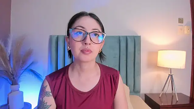 Emilywatsonn live cam on StripChat