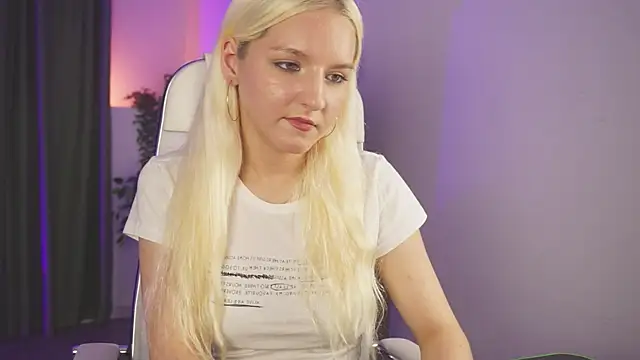 ViolaMore live cam on StripChat