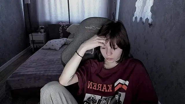 Loly_Cuttie live cam on StripChat