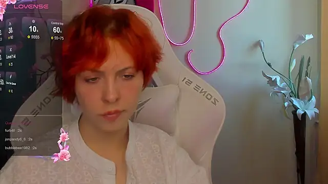 InfernoKitten live cam on StripChat