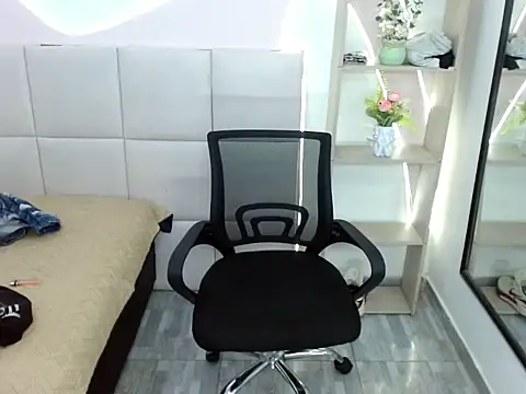 ivytemptation live cam on StripChat