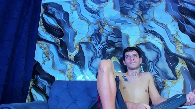 boy_max_latin live cam on StripChat