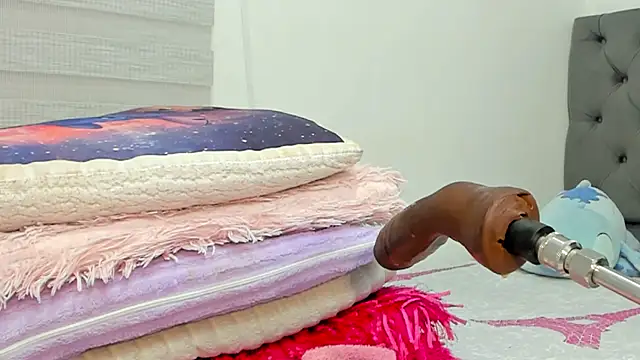 Elizabeth_18_ webcam