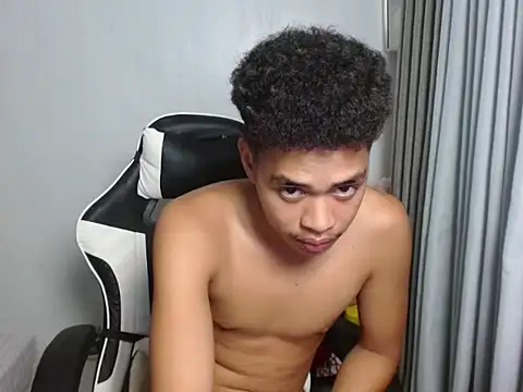 curlyasian_njxx webcam