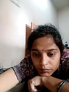 Meloni_71 live cam on StripChat