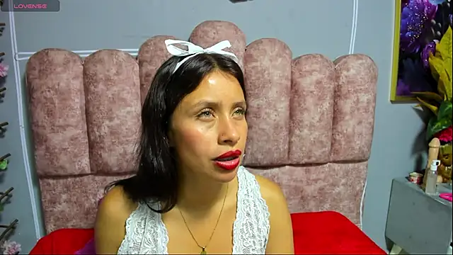 cloyks live cam on StripChat