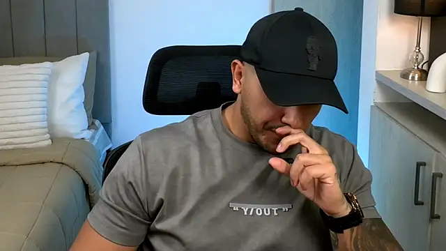 owen-pierces webcam
