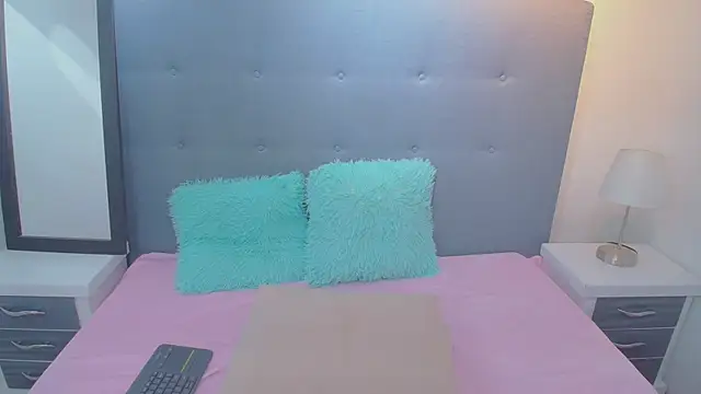 chaneelstark live cam on StripChat