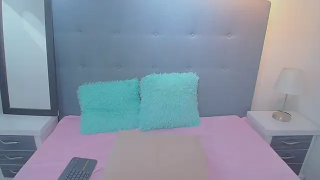 chaneelstark live cam on StripChat