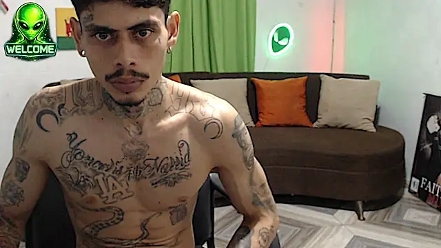 alpha_zom live cam on StripChat