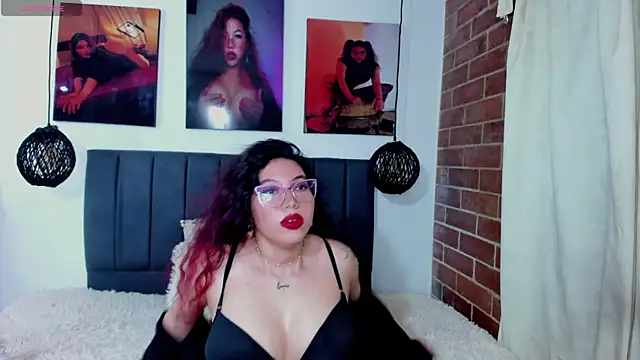 kyliejenner_hot live cam on StripChat