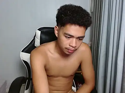 curlyasian_njxx webcam