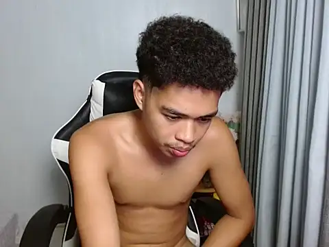 curlyasian_njxx live cam on StripChat