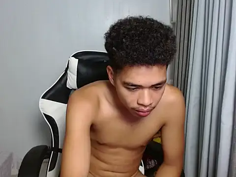 curlyasian_njxx webcam