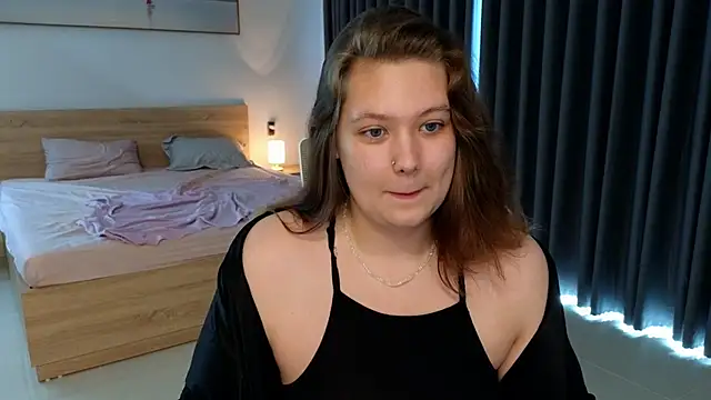 DjennaPalme live cam on StripChat