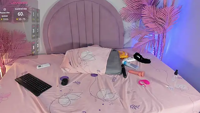 Nalapalmer live cam on StripChat