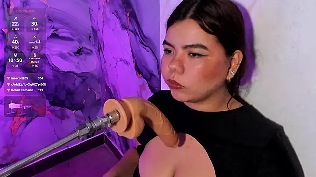 klhoe_boobs webcam