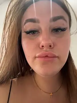 KiraSunshine live cam on StripChat
