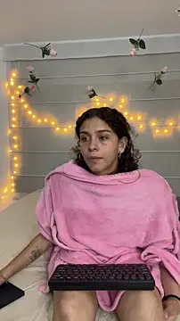 Sarabubbie live cam on StripChat