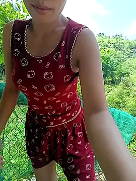 llomayy-love live cam on StripChat