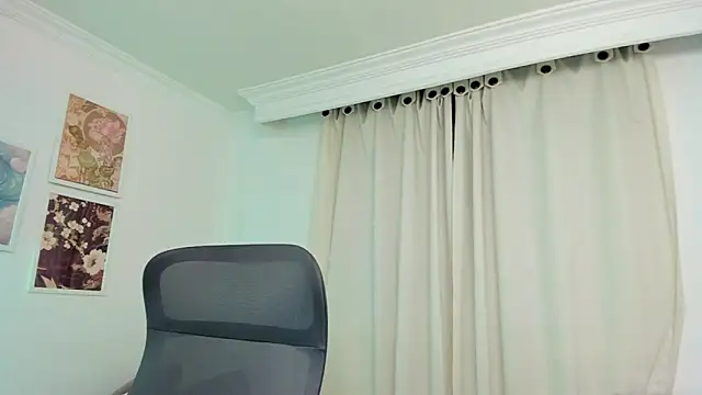 canelleGarces webcam