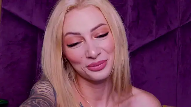 AngieShae live cam on StripChat