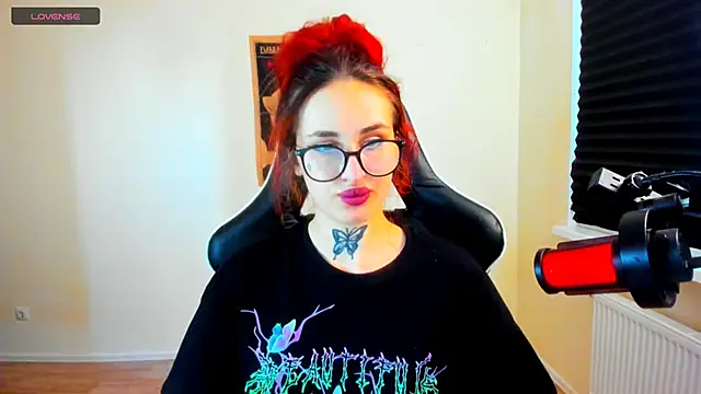 your_tora live cam on StripChat