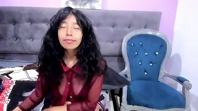 karolinee_66_ live cam on StripChat