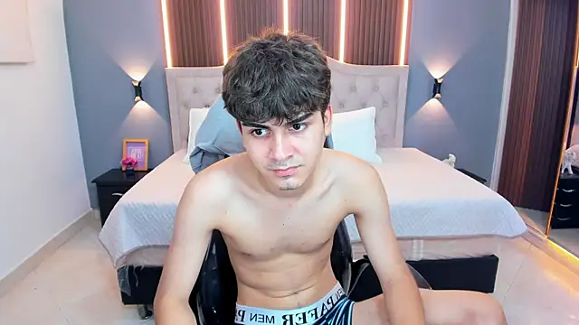 Tommy18__ live cam on StripChat