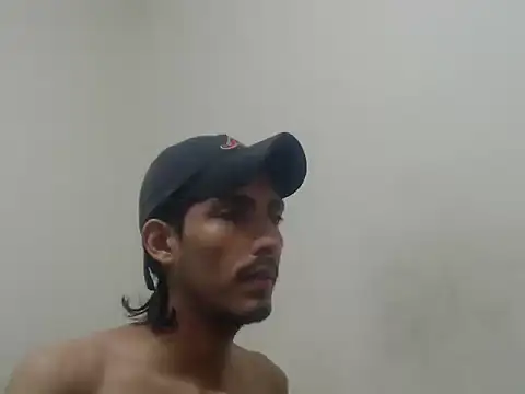 snackontime18 live cam on StripChat