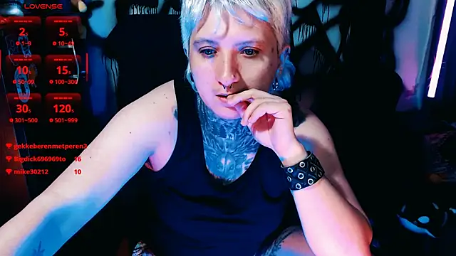Marieblueeyes live cam on StripChat