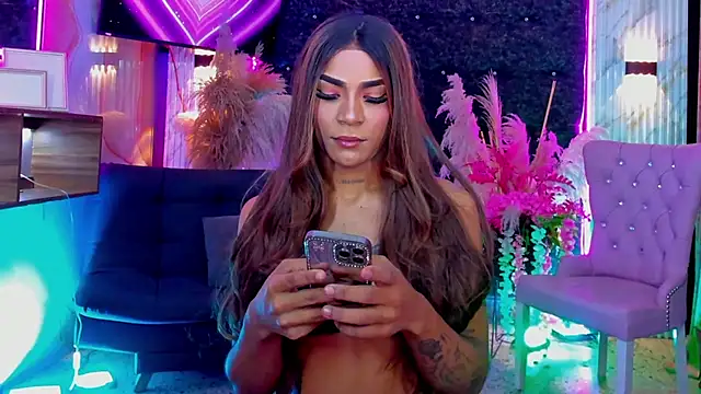 Queens_Wonders_Blonders webcam
