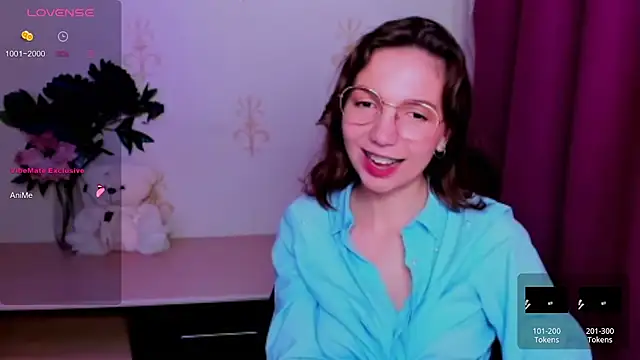 KindHazelHere_ webcam