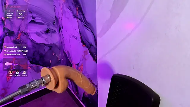klhoe_boobs live cam on StripChat