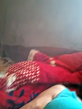 xuxulovezz live cam on StripChat