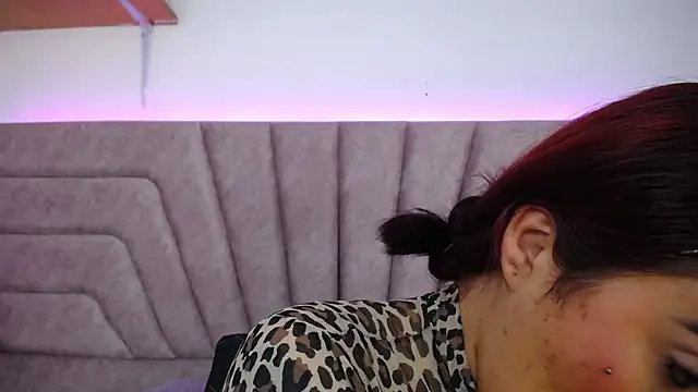 Jessica_Kraftt live cam on StripChat